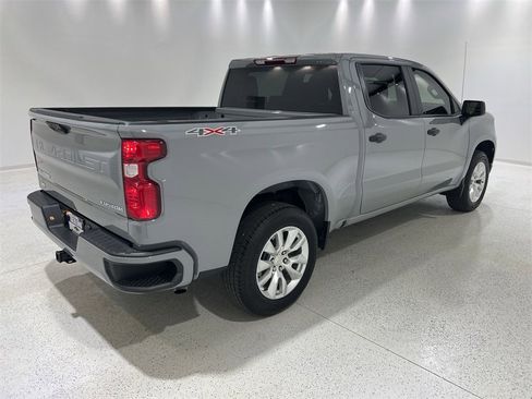 Used 2025 Chevrolet Silverado 1500 Custom image 8