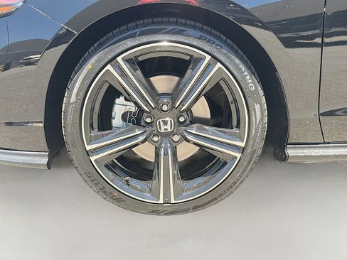Used 2025 Honda Accord Sport image 32