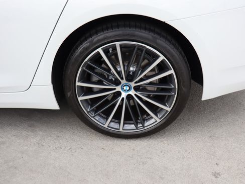 Certified 2023 BMW 530e w/ Convenience Package image 8