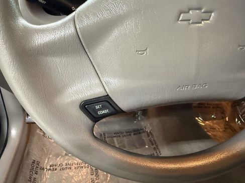 Used 2003 Chevrolet Impala Sedan w/ Preferred Equipment Group FWD image 23