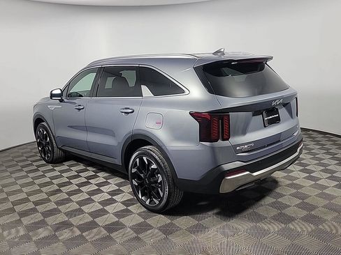 Used 2025 Kia Sorento EX w/ Panoramic Sunroof Package image 11