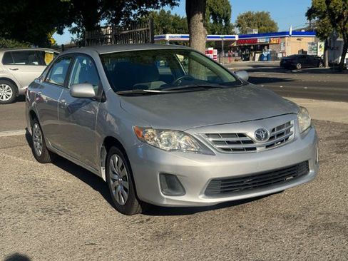 Used 2013 Toyota Corolla LE FWD image 2