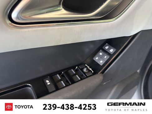 Used 2024 Land Rover Range Rover Velar Dynamic SE image 17