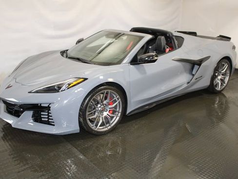 Used 2025 Chevrolet Corvette Z06 RWD image 5