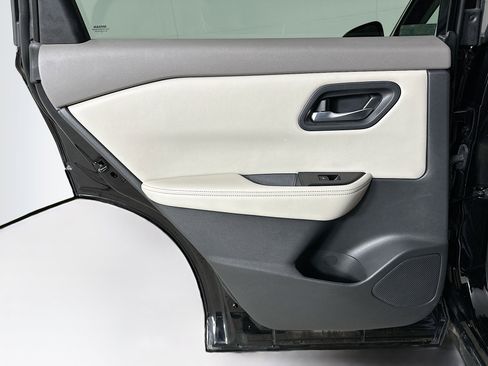 Used 2025 Nissan Rogue SV image 25