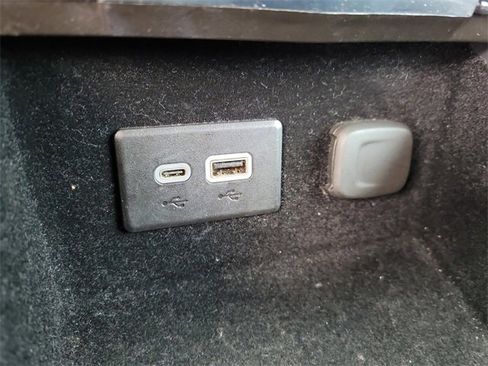 Used 2025 Cadillac XT4 Premium Luxury image 24