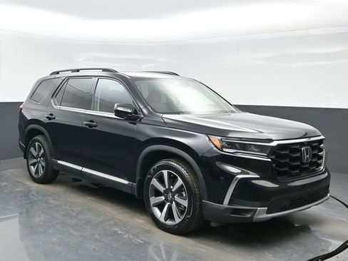 Certified 2025 Honda Pilot Elite image 8