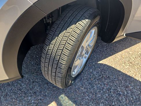 Used 2025 Hyundai Venue SE image 30