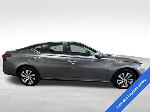 Used 2022 Nissan Altima 2.5 S FWD image 4