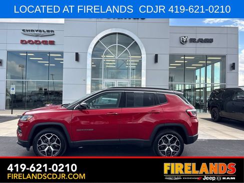 Used 2025 Jeep Compass Limited AWD/4WD image 2