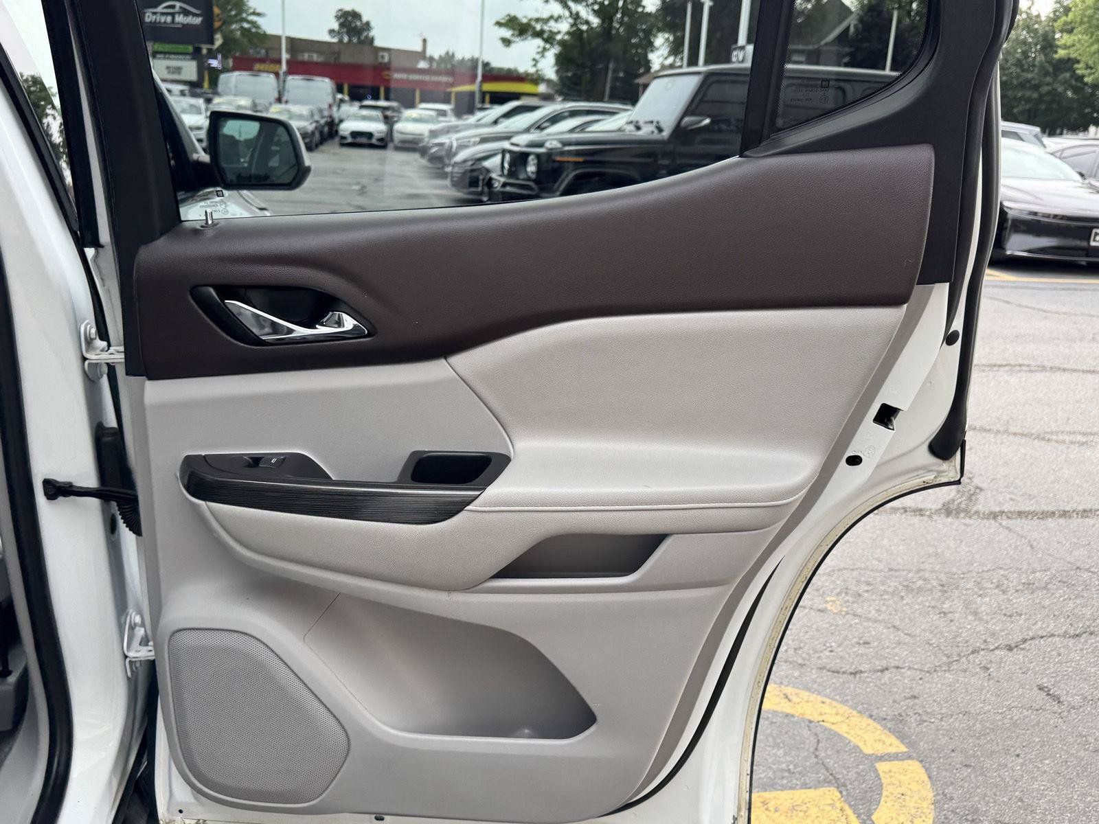 Used 2019 GMC Acadia SLT FWD image 36