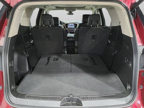 Used 2017 GMC Acadia Denali FWD image 39
