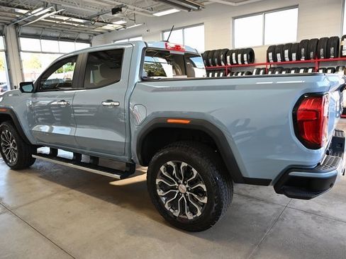 Used 2025 GMC Canyon Denali image 11