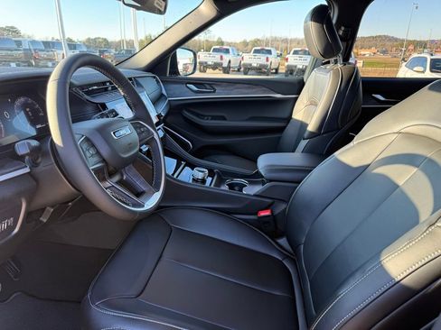 New 2026 Jeep Grand Cherokee Limited w/ Limited Altitude Package RWD image 9