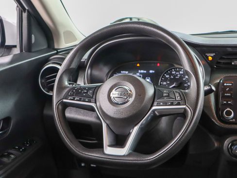 Used 2021 Nissan Kicks SV image 12