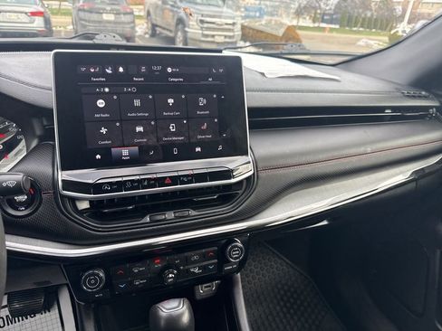 Used 2023 Jeep Compass Trailhawk w/ Trailhawk Convenience Group image 39