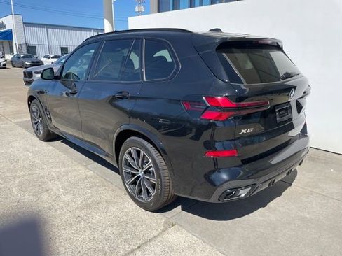 New 2026 BMW X5 xDrive40i w/ M Sport Package AWD/4WD image 3