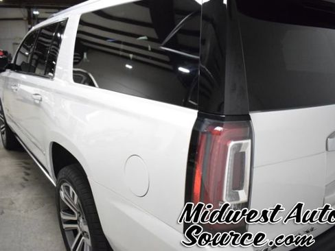 Used 2019 GMC Yukon XL Denali w/ Denali Ultimate Package image 3