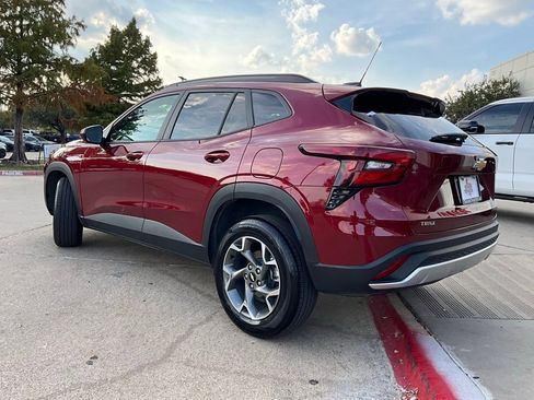 Used 2025 Chevrolet Trax LT image 8