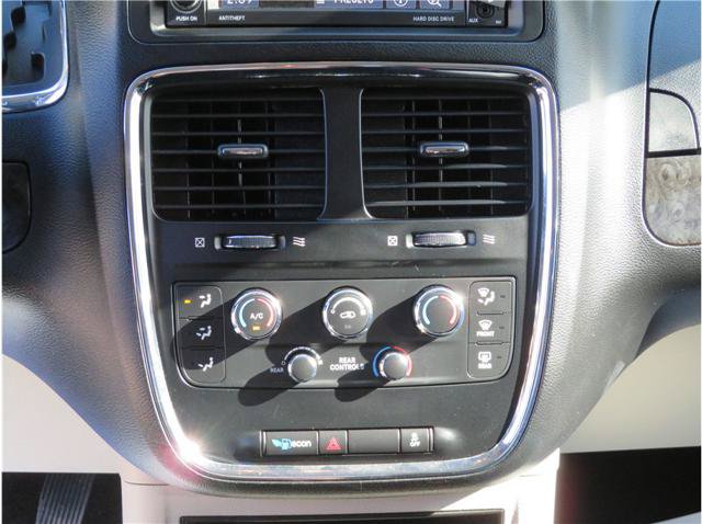 Used 2017 Dodge Grand Caravan SE FWD image 8