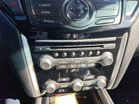 Used 2019 Nissan Pathfinder S image 10