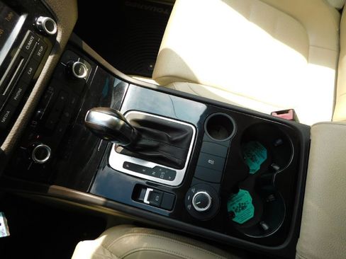 Used 2013 Volkswagen Touareg Sport image 37