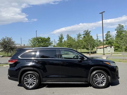 Used 2019 Toyota Highlander XLE AWD/4WD image 7