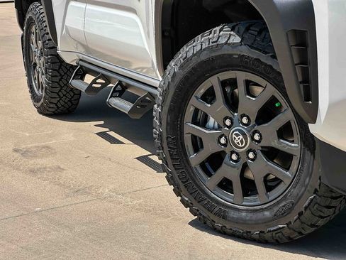 New 2026 Toyota 4Runner SR5 AWD/4WD image 2