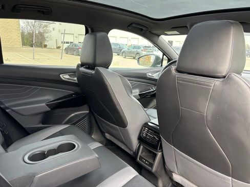 Used 2023 Volkswagen ID.4 Pro S image 8