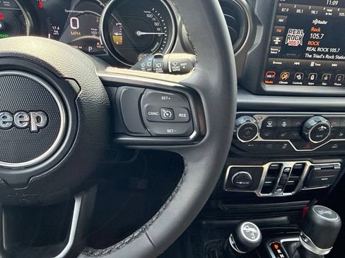 Used 2023 Jeep Wrangler Unlimited w/ Sun & Screen Package AWD/4WD image 15