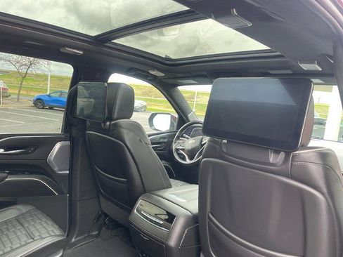 Used 2022 Cadillac Escalade ESV Sport Platinum image 14