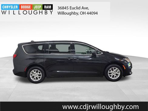 Certified 2022 Chrysler Voyager LX FWD image 4