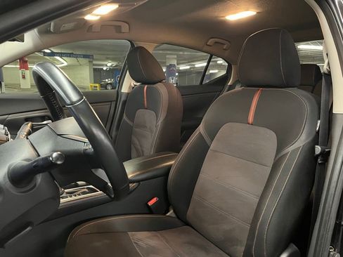 Used 2022 Nissan Sentra SR w/ Midnight Edition image 17