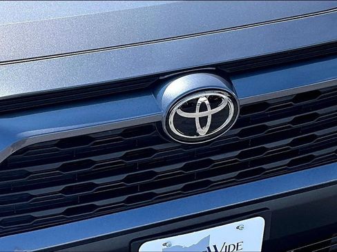 Used 2025 Toyota RAV4 XLE AWD/4WD image 29