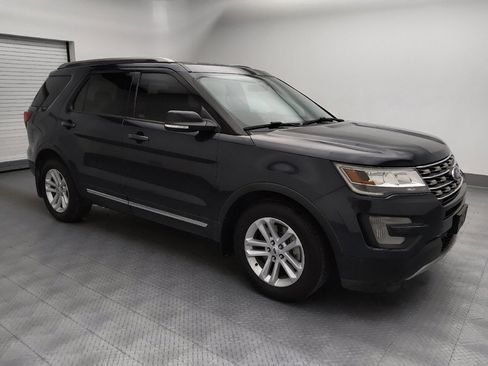 Used 2017 Ford Explorer XLT FWD image 11
