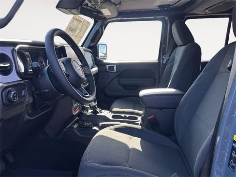 New 2025 Jeep Gladiator Willys image 10