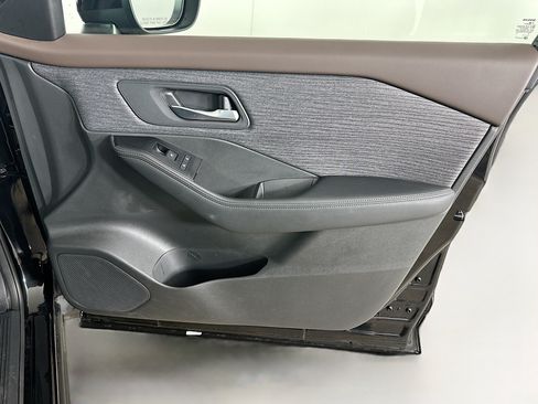 Used 2023 Nissan Rogue SV AWD/4WD image 30