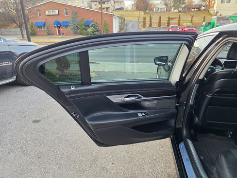 Used 2017 BMW 740e xDrive image 12