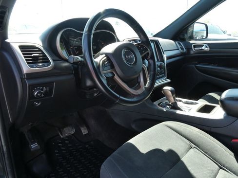 Used 2017 Jeep Grand Cherokee Laredo w/ Quick Order Package 23E image 21