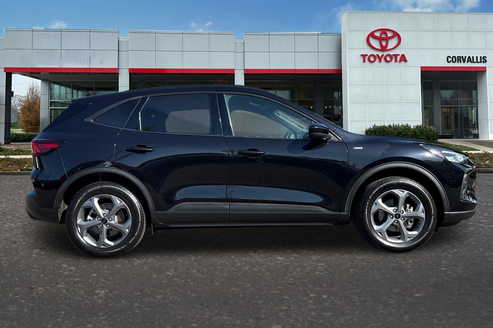 Used 2025 Ford Escape ST-Line Select AWD/4WD image 3