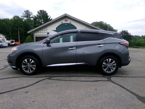 Used 2017 Nissan Murano S image 2