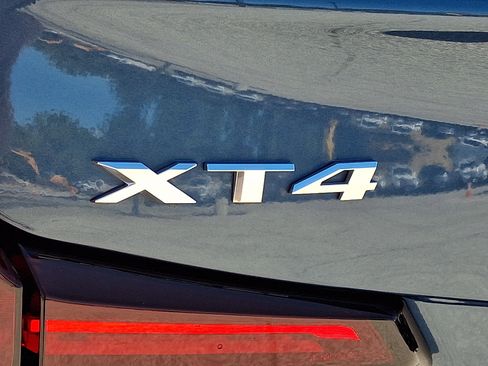 Used 2024 Cadillac XT4 Premium Luxury AWD/4WD image 31