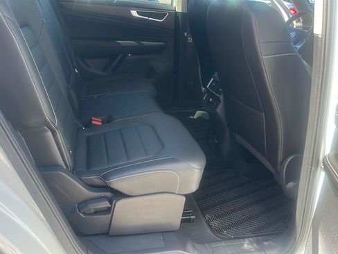 Used 2025 Volkswagen Atlas SEL AWD/4WD image 13