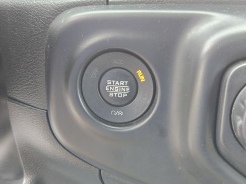 Used 2022 Jeep Gladiator Sport AWD/4WD image 11