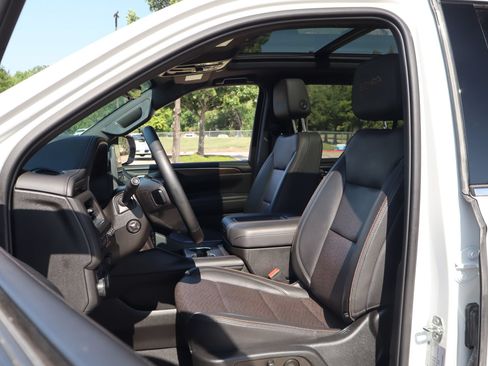 Used 2023 Chevrolet Suburban High Country AWD/4WD image 11