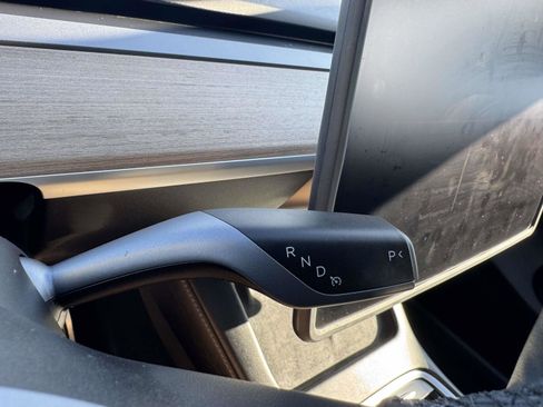 Used 2024 Tesla Model Y Performance image 38