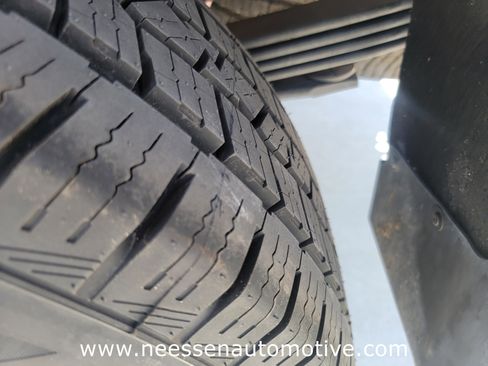 Used 2025 GMC Sierra 3500 SLT w/ SLT Premium Package AWD/4WD image 32