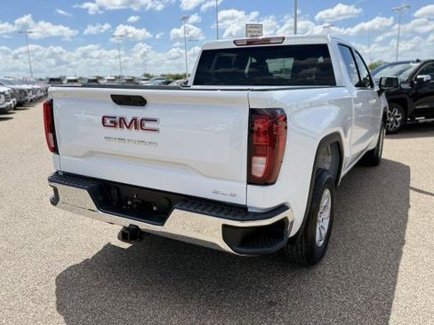 New 2026 GMC Sierra 1500 SLE image 9