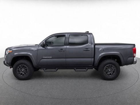 Used 2017 Toyota Tacoma SR5 w/ Tow Package AWD/4WD image 8