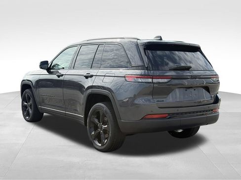 Used 2023 Jeep Grand Cherokee Altitude AWD/4WD image 3